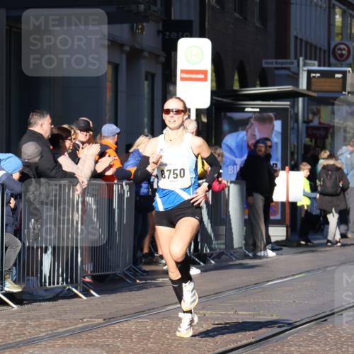 06.10.2024 - 19. swb-Marathon Bremen Strokosch-Dieckow http://msf.ph/oto/7367751 06.10.2024 10:33:57 Laufen 7190, 8531, 8655, 8750 meine-sportfotos.de