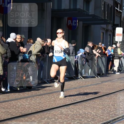 06.10.2024 - 19. swb-Marathon Bremen Strokosch-Dieckow http://msf.ph/oto/7367824 06.10.2024 10:33:58 Laufen 7190, 8531, 8655, 8750 meine-sportfotos.de