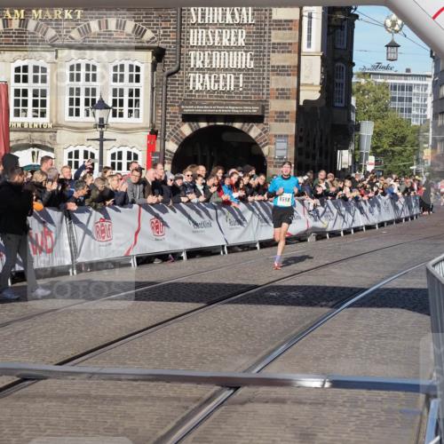 06.10.2024 - 19. swb-Marathon Bremen Luisa Fischer http://msf.ph/oto/7367900 06.10.2024 10:29:29 Ziel 8559 meine-sportfotos.de