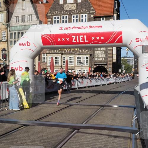 06.10.2024 - 19. swb-Marathon Bremen Luisa Fischer http://msf.ph/oto/7368032 06.10.2024 10:29:32 Ziel 8559 meine-sportfotos.de