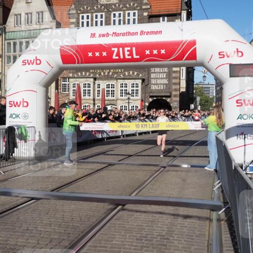06.10.2024 - 19. swb-Marathon Bremen Luisa Fischer http://msf.ph/oto/7368179 06.10.2024 10:29:42 Ziel 44, 51 meine-sportfotos.de