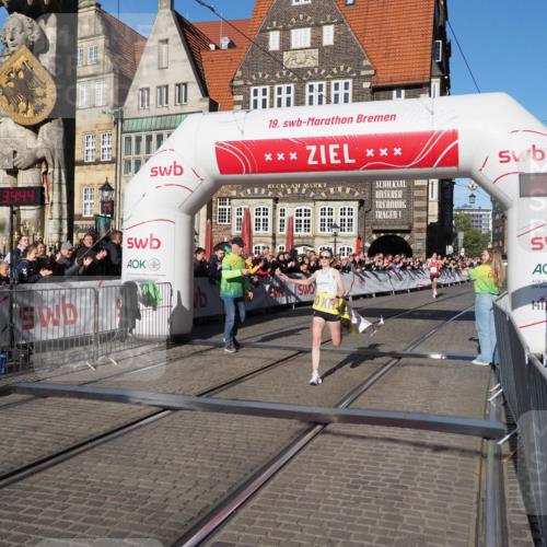 06.10.2024 - 19. swb-Marathon Bremen Luisa Fischer http://msf.ph/oto/7368252 06.10.2024 10:29:43 Ziel 44, 51 meine-sportfotos.de