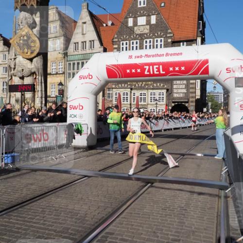 06.10.2024 - 19. swb-Marathon Bremen Luisa Fischer http://msf.ph/oto/7368272 06.10.2024 10:29:44 Ziel 44, 51 meine-sportfotos.de