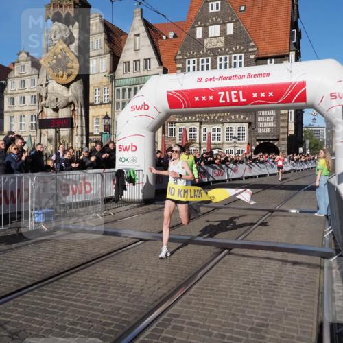 06.10.2024 - 19. swb-Marathon Bremen Luisa Fischer http://msf.ph/oto/7368292 06.10.2024 10:29:44 Ziel 44, 51 meine-sportfotos.de