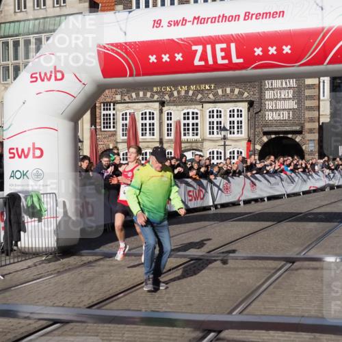 06.10.2024 - 19. swb-Marathon Bremen Luisa Fischer http://msf.ph/oto/7368390 06.10.2024 10:29:47 Ziel 44, 51 meine-sportfotos.de