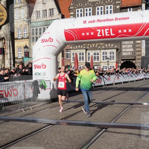 06.10.2024 - 19. swb-Marathon Bremen Luisa Fischer http://msf.ph/oto/7368407 06.10.2024 10:29:47 Ziel 44, 51 meine-sportfotos.de