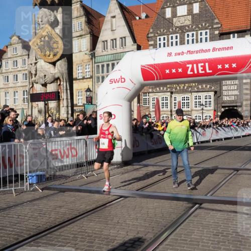 06.10.2024 - 19. swb-Marathon Bremen Luisa Fischer http://msf.ph/oto/7368429 06.10.2024 10:29:48 Ziel 44, 51 meine-sportfotos.de