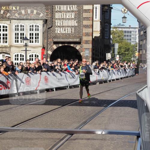 06.10.2024 - 19. swb-Marathon Bremen Luisa Fischer http://msf.ph/oto/7368511 06.10.2024 10:30:21 Ziel 8080 meine-sportfotos.de