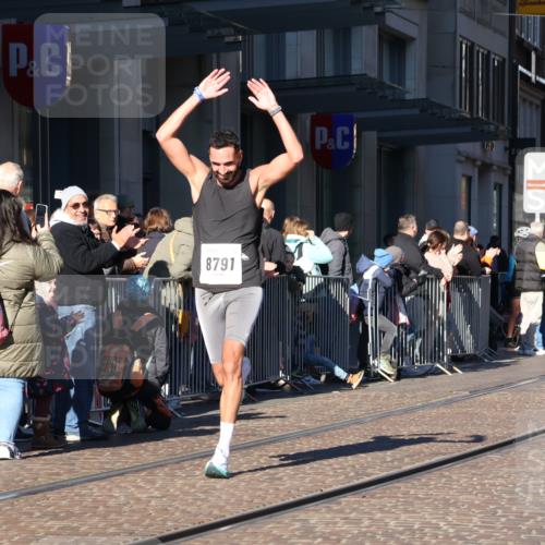 06.10.2024 - 19. swb-Marathon Bremen Strokosch-Dieckow http://msf.ph/oto/7368529 06.10.2024 10:34:54 Laufen 7098, 8577, 8791, 8983 meine-sportfotos.de