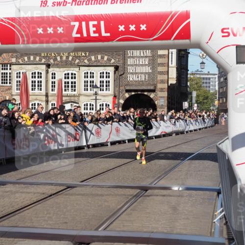 06.10.2024 - 19. swb-Marathon Bremen Luisa Fischer http://msf.ph/oto/7368557 06.10.2024 10:30:22 Ziel 8080 meine-sportfotos.de