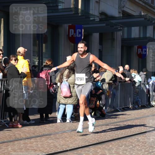 06.10.2024 - 19. swb-Marathon Bremen Strokosch-Dieckow http://msf.ph/oto/7368561 06.10.2024 10:34:54 Laufen 7098, 8577, 8791, 8983 meine-sportfotos.de