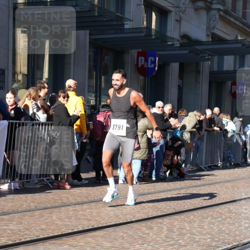 06.10.2024 - 19. swb-Marathon Bremen Strokosch-Dieckow http://msf.ph/oto/7368576 06.10.2024 10:34:55 Laufen 7098, 8577, 8791, 8983 meine-sportfotos.de