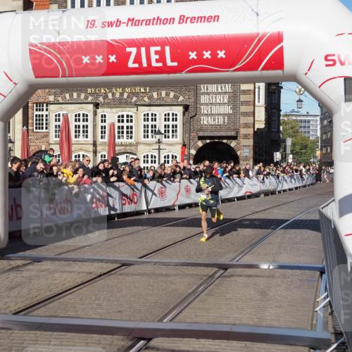 06.10.2024 - 19. swb-Marathon Bremen Luisa Fischer http://msf.ph/oto/7368585 06.10.2024 10:30:22 Ziel 8080 meine-sportfotos.de