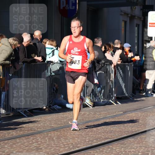 06.10.2024 - 19. swb-Marathon Bremen Strokosch-Dieckow http://msf.ph/oto/7368695 06.10.2024 10:35:02 Laufen 7098, 8577, 8983 meine-sportfotos.de