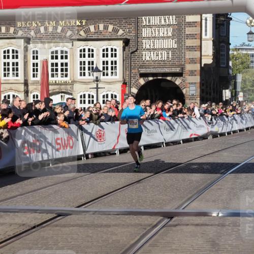06.10.2024 - 19. swb-Marathon Bremen Luisa Fischer http://msf.ph/oto/7368696 06.10.2024 10:30:49 Ziel 8560 meine-sportfotos.de