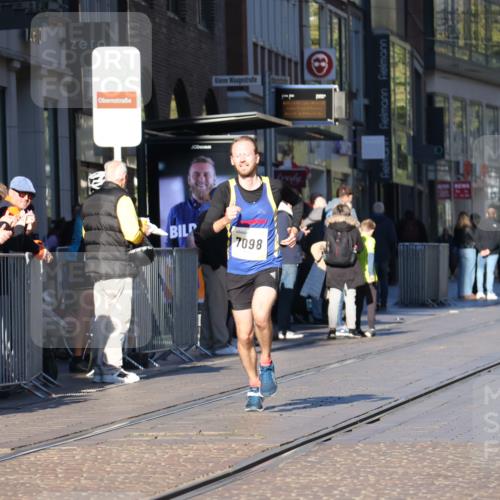 06.10.2024 - 19. swb-Marathon Bremen Strokosch-Dieckow http://msf.ph/oto/7368859 06.10.2024 10:35:17 Laufen 7098, 8948 meine-sportfotos.de