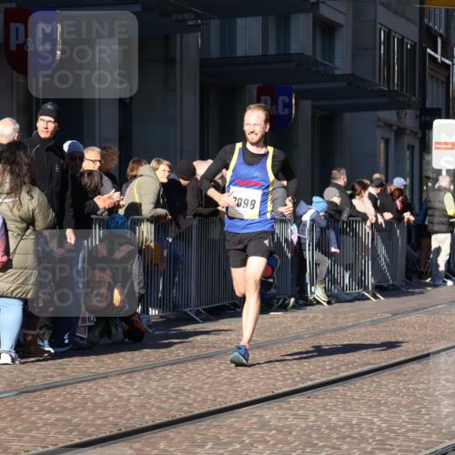 06.10.2024 - 19. swb-Marathon Bremen Strokosch-Dieckow http://msf.ph/oto/7368906 06.10.2024 10:35:20 Laufen 7098, 8948 meine-sportfotos.de