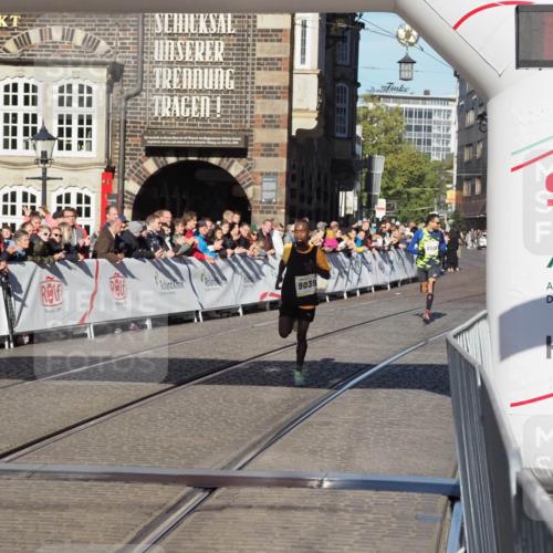 06.10.2024 - 19. swb-Marathon Bremen Luisa Fischer http://msf.ph/oto/7368942 06.10.2024 10:31:11 Ziel 8500, 9039 meine-sportfotos.de