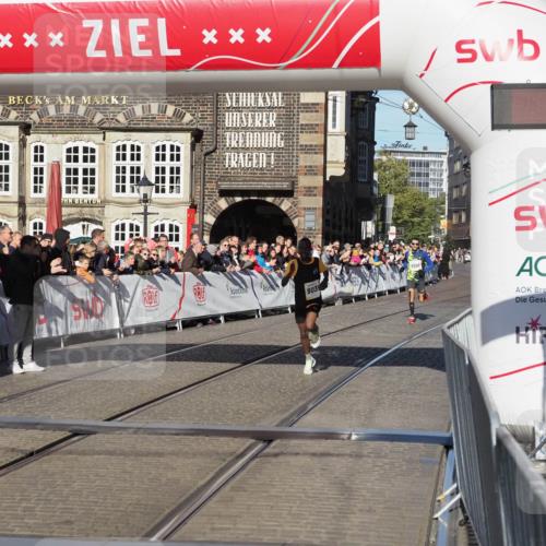 06.10.2024 - 19. swb-Marathon Bremen Luisa Fischer http://msf.ph/oto/7368962 06.10.2024 10:31:11 Ziel 8500, 9039 meine-sportfotos.de