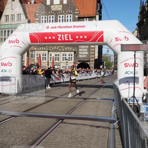 06.10.2024 - 19. swb-Marathon Bremen Luisa Fischer http://msf.ph/oto/7369011 06.10.2024 10:31:12 Ziel 8500, 9039 meine-sportfotos.de