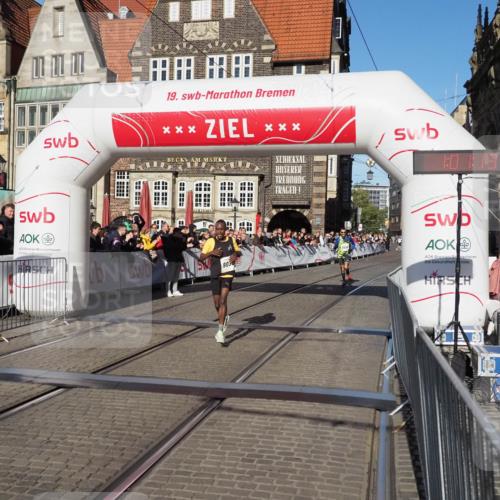 06.10.2024 - 19. swb-Marathon Bremen Luisa Fischer http://msf.ph/oto/7369044 06.10.2024 10:31:12 Ziel 8500, 9039 meine-sportfotos.de