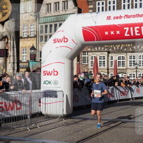 06.10.2024 - 19. swb-Marathon Bremen Luisa Fischer http://msf.ph/oto/7369472 06.10.2024 10:32:07 Ziel 8300, 8513 meine-sportfotos.de