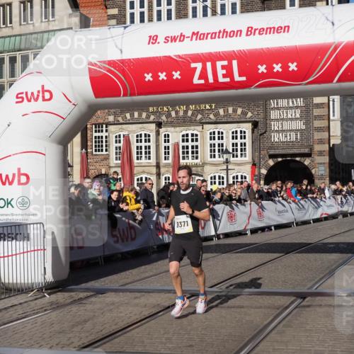 06.10.2024 - 19. swb-Marathon Bremen Luisa Fischer http://msf.ph/oto/7369584 06.10.2024 10:32:22 Ziel 8371, 9063 meine-sportfotos.de