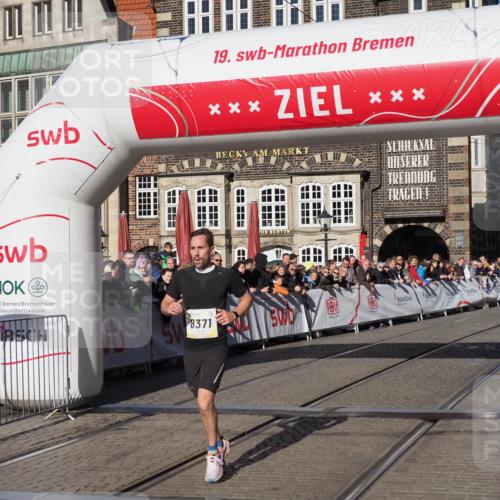 06.10.2024 - 19. swb-Marathon Bremen Luisa Fischer http://msf.ph/oto/7369594 06.10.2024 10:32:22 Ziel 8371, 9063 meine-sportfotos.de