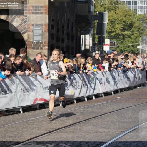 06.10.2024 - 19. swb-Marathon Bremen Luisa Fischer http://msf.ph/oto/7369642 06.10.2024 10:32:30 Ziel 8780 meine-sportfotos.de