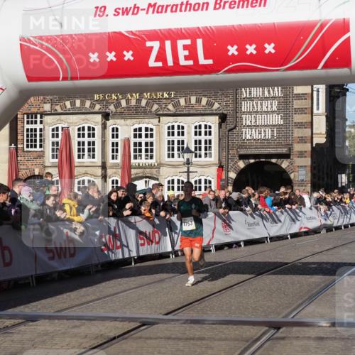 06.10.2024 - 19. swb-Marathon Bremen Luisa Fischer http://msf.ph/oto/7369749 06.10.2024 10:32:37 Ziel 8753, 8780 meine-sportfotos.de