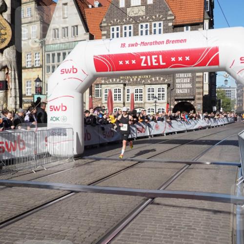 06.10.2024 - 19. swb-Marathon Bremen Luisa Fischer http://msf.ph/oto/7369918 06.10.2024 10:32:54 Ziel 8211 meine-sportfotos.de