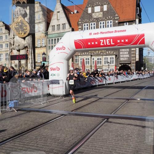 06.10.2024 - 19. swb-Marathon Bremen Luisa Fischer http://msf.ph/oto/7369942 06.10.2024 10:32:54 Ziel 8211 meine-sportfotos.de