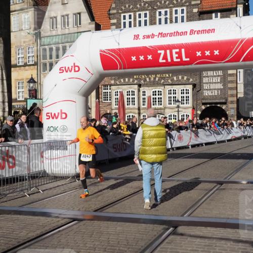 06.10.2024 - 19. swb-Marathon Bremen Luisa Fischer http://msf.ph/oto/7369998 06.10.2024 10:33:03 Ziel 8647 meine-sportfotos.de