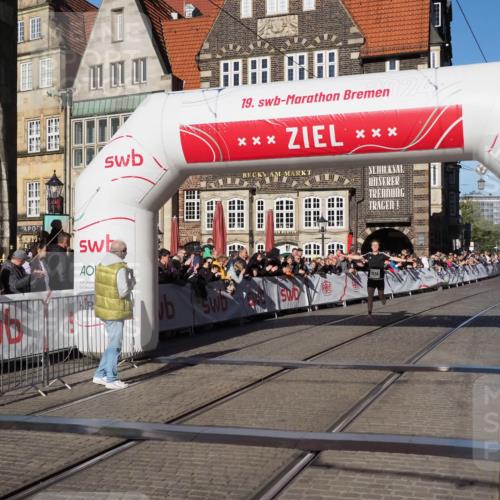 06.10.2024 - 19. swb-Marathon Bremen Luisa Fischer http://msf.ph/oto/7370191 06.10.2024 10:33:31 Ziel 7838 meine-sportfotos.de