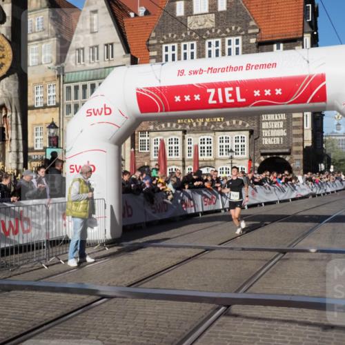 06.10.2024 - 19. swb-Marathon Bremen Luisa Fischer http://msf.ph/oto/7370223 06.10.2024 10:33:32 Ziel 7838 meine-sportfotos.de