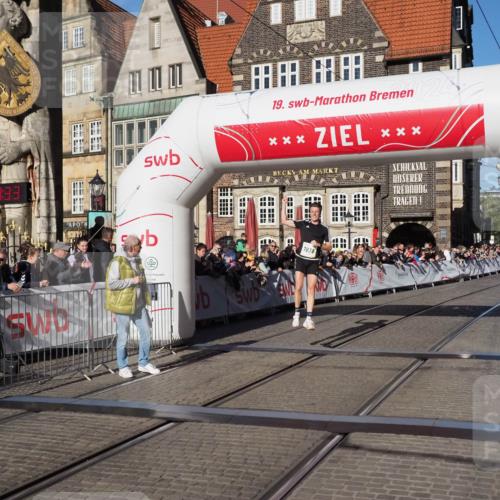 06.10.2024 - 19. swb-Marathon Bremen Luisa Fischer http://msf.ph/oto/7370257 06.10.2024 10:33:33 Ziel 7838 meine-sportfotos.de