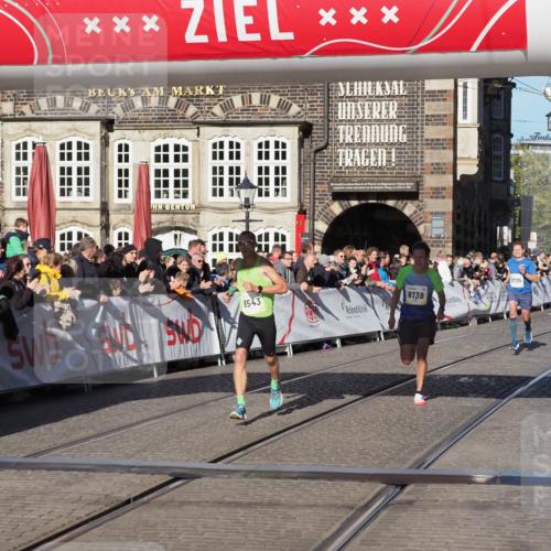06.10.2024 - 19. swb-Marathon Bremen Luisa Fischer http://msf.ph/oto/7370365 06.10.2024 10:33:52 Ziel 8139, 8543, 8664, 8735 meine-sportfotos.de