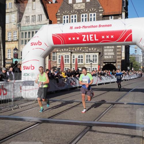 06.10.2024 - 19. swb-Marathon Bremen Luisa Fischer http://msf.ph/oto/7370457 06.10.2024 10:33:54 Ziel 8139, 8543, 8735 meine-sportfotos.de
