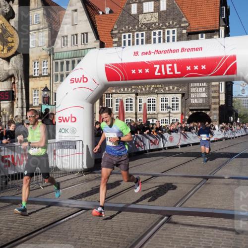 06.10.2024 - 19. swb-Marathon Bremen Luisa Fischer http://msf.ph/oto/7370485 06.10.2024 10:33:55 Ziel 8139, 8543, 8735 meine-sportfotos.de