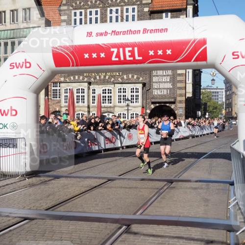 06.10.2024 - 19. swb-Marathon Bremen Luisa Fischer http://msf.ph/oto/7370746 06.10.2024 10:34:06 Ziel 8423, 8750, 8938 meine-sportfotos.de