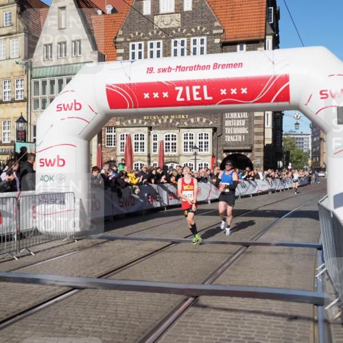 06.10.2024 - 19. swb-Marathon Bremen Luisa Fischer http://msf.ph/oto/7370785 06.10.2024 10:34:06 Ziel 8423, 8750, 8938 meine-sportfotos.de