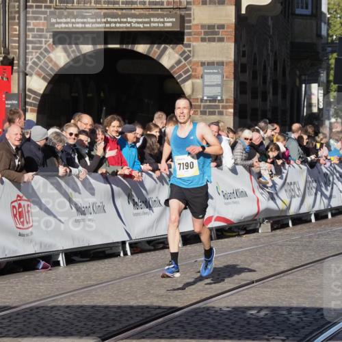 06.10.2024 - 19. swb-Marathon Bremen Luisa Fischer http://msf.ph/oto/7371116 06.10.2024 10:34:26 Ziel 7190 meine-sportfotos.de