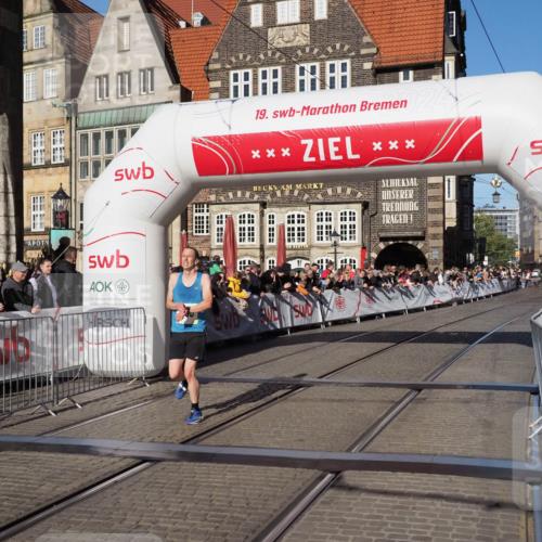 06.10.2024 - 19. swb-Marathon Bremen Luisa Fischer http://msf.ph/oto/7371200 06.10.2024 10:34:30 Ziel 7190 meine-sportfotos.de