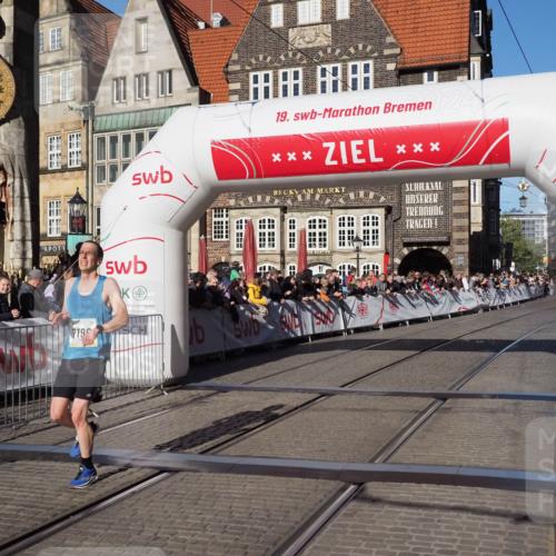 06.10.2024 - 19. swb-Marathon Bremen Luisa Fischer http://msf.ph/oto/7371245 06.10.2024 10:34:30 Ziel 7190 meine-sportfotos.de