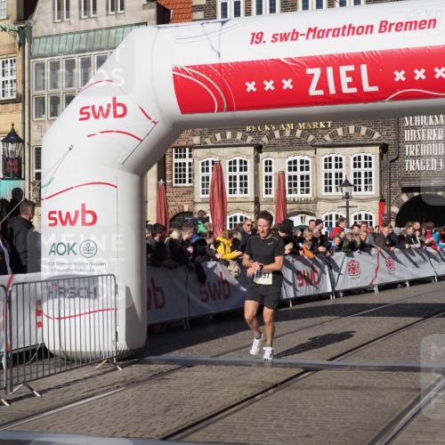 06.10.2024 - 19. swb-Marathon Bremen Luisa Fischer http://msf.ph/oto/7371441 06.10.2024 10:34:42 Ziel 8531, 8655 meine-sportfotos.de