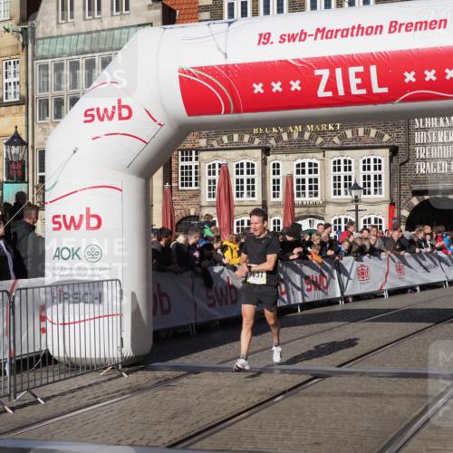 06.10.2024 - 19. swb-Marathon Bremen Luisa Fischer http://msf.ph/oto/7371448 06.10.2024 10:34:42 Ziel 8531, 8655 meine-sportfotos.de