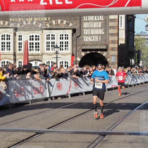 06.10.2024 - 19. swb-Marathon Bremen Luisa Fischer http://msf.ph/oto/7371595 06.10.2024 10:34:51 Ziel 8442, 8681 meine-sportfotos.de