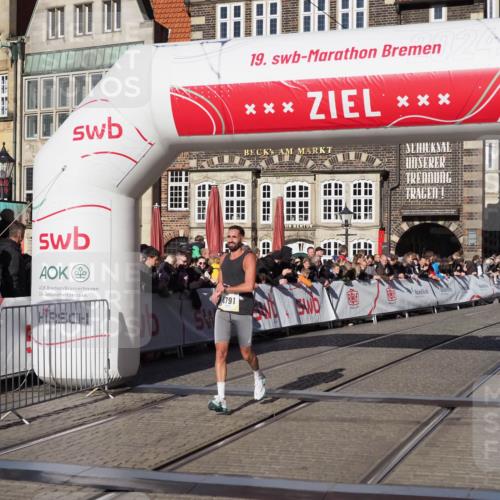 06.10.2024 - 19. swb-Marathon Bremen Luisa Fischer http://msf.ph/oto/7372117 06.10.2024 10:35:07 Ziel 8791 meine-sportfotos.de