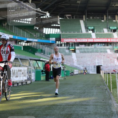 06.10.2024 - 19. swb-Marathon Bremen Yannick Fuchs http://msf.ph/oto/7373208 06.10.2024 10:14:28 Laufen im Stadion 41, 8667 meine-sportfotos.de