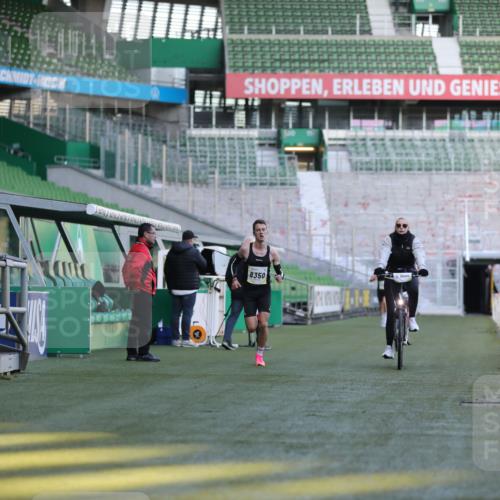 06.10.2024 - 19. swb-Marathon Bremen Yannick Fuchs http://msf.ph/oto/7373419 06.10.2024 10:14:40 Laufen im Stadion 41, 8350, 8667 meine-sportfotos.de